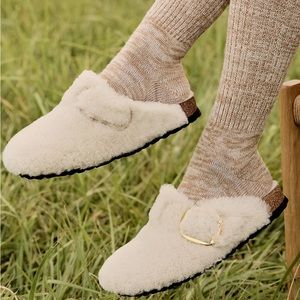 Birkenstock Boston Big Buckle
Shearling Teddy Clogs for women size 36